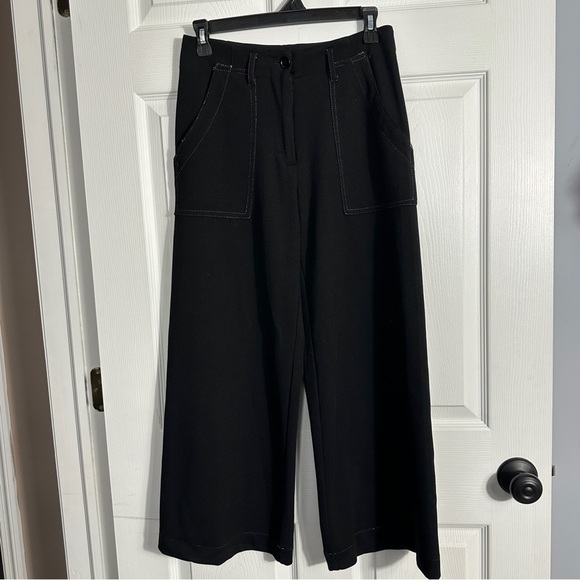 Max Studio wide leg, high rise crops, contrast stitching, zip front, no size tag - Picture 3 of 11